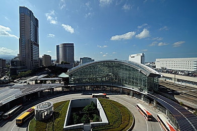 日本女优大战黑人:霓虹与雷霆的终极对决,选择你的赛车哲学驰骋赛道-2