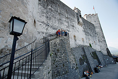 澳门一区二区:双城竞速新作发布,传统街巷与现代赛道的极限对决今日开启-3