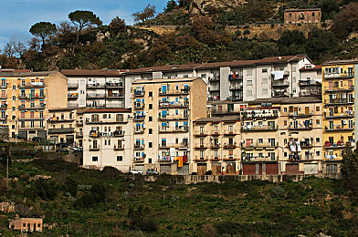 极品一线天：极限弯道全新DLC上线，征服死亡峡谷终极挑战，体验速度与精准的巅峰试炼-2