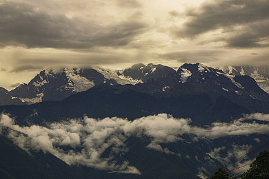 成人国产精品AV:疾风竞速深度解析,硬核拟真驾驶体验与调校攻略全览-2