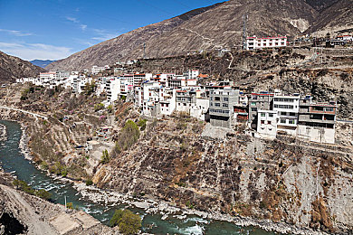美女裸直软件：《极限视觉：赛道革命》今日上线，沉浸式体验拟真赛车的极致美学与性能调校
