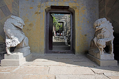 抱着老婆让别人3p：极速赛道上的三角协奏，多车操控与战略共舞