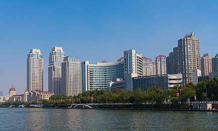 3.3.3免费oppo破解大全免费网页版：极速狂飙新版上线，破解隐患与网页版热潮引关注-1