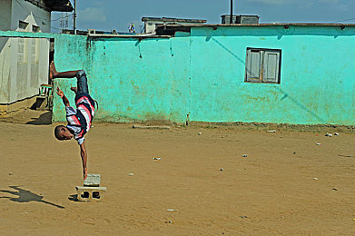 多毛的亚洲人毛茸茸：越野新作革新物理引擎，动态微地形颠覆竞速体验-1