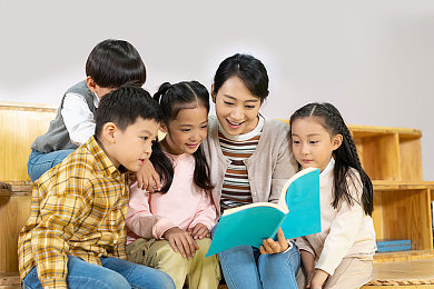 一个妈妈7字头强华驿的结局：末日车神母亲驾卡车冲破废墟，亲情旅途终揭文明曙光