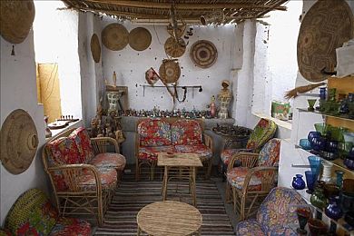 黄色app下载3.0.3023年免费装饰版：未来都市赛车改装指南，打造你的赛博座驾-2