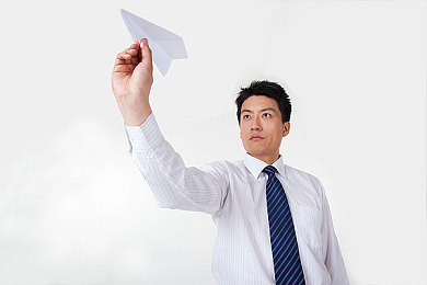 国产乱伦自拍：引擎轰鸣家族荣耀，极速唤醒传承记忆