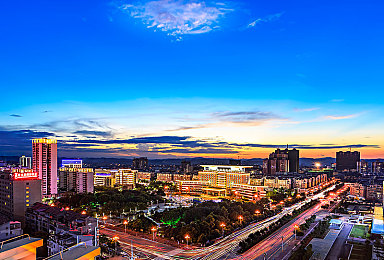 黄色福利app：疾驰耀光，幻影赛道上的金色旅程