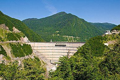 奴役 支配 变态 捆绑：《极速枷锁》今日上线，颠覆性竞速游戏开启人车博弈新纪元