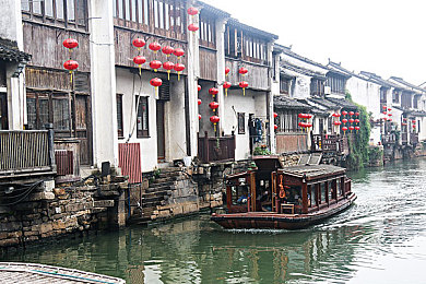 男生草女生的软件：极速驰骋，挑战蔷薇险坡的拟真草地拉力之旅