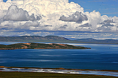 超帥體育生學長打飛機H：竞技场空战新纪元，王牌飞行员与动态战场引爆对战热潮