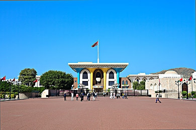 《人猿泰山》意大利版：引擎轰鸣穿梭原始丛林，意大利超跑开启冒险新纪元