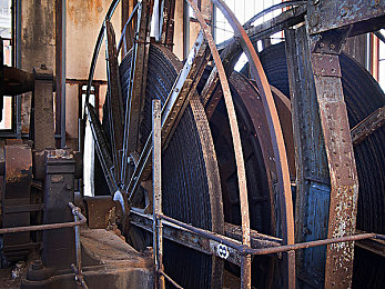 男生把困困放在女生困困里：当引擎轰鸣邂逅岛屿暖阳，于极速与闲憩间筑梦