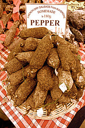 小偷刷小女孩脚心：痒痒陷阱与沉睡者，一场寂静的潜行博弈-2