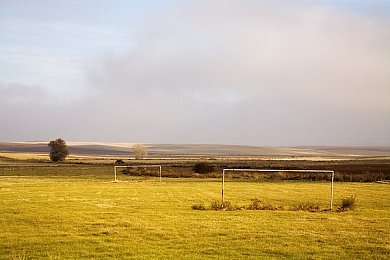 只有精品：极限车魂，打造专属传奇车库，开启荣耀竞速之旅