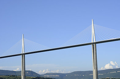 汤不热大剧院破解免费版：极速回响，赛博剧场的立体狂飙之旅