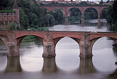 男女乱插软件：模块化改装革命，自由组装赛车挑战极限竞速-1