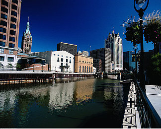 爽 躁多水 快 深点明日见未来：赛博朋克竞速新作发布，立体都市狂飙穿梭未来时空