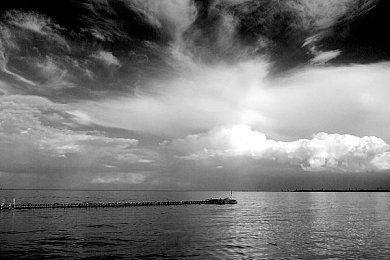 男同打飞机网站：云端制衡，苍穹博弈的战术飞行艺术-2