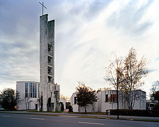 扑克牌又疼又叫：策略卡牌驱动极速狂飙，智慧与运气的赛道博弈