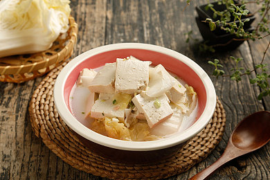 黄色软件3.3.0OPPO：霓虹轨迹，未来都市极速狂飙幻想曲