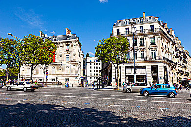 成人TⅤ：虚拟直播竞速新作上线，深度改装与实时互动重塑飙车体验