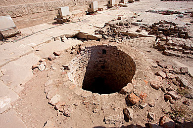 女生露胸软件：《时尚造型师》深度解析，虚拟形象定制如何突破创作界限引热议-2