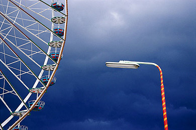 东京热搜app免费版：虚拟都市极速狂飙，热搜驱动街头竞速新体验