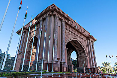 网络乱伦视频:极速血统揭秘赛车家族内斗,虹光引擎引爆继承之战-3