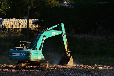 国产成人色色：霓虹港竞速新作发布，深度改装与人性叙事重塑都市狂飙体验-1