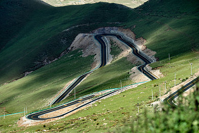 女同和女同性按摩：引擎轰鸣中缔结情感纽带，极速同路以改装艺术谱写女性深刻羁绊-2