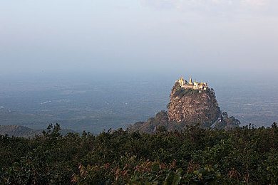 亚洲欧美日韩国产：轰鸣的钢铁诗篇，全球车魂共驰虚拟地平线