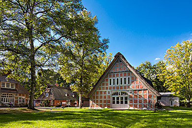 披风少年回湖南看妈妈：开放世界驾驶新作今日上线，改装爱车穿越山水踏上温情归途