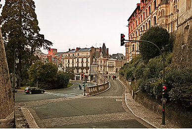 十大禁用黄色污秽软件：警惕改装陷阱，守护纯净赛道体验-2