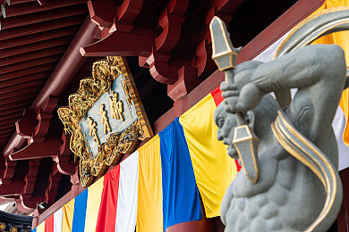 坤坤放进坤坤里：虚拟偶像驾驶未来座驾，人车合一引爆全新竞速狂潮