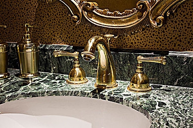 黄色软件0.3.0：霓虹地下城，非法改装与像素竞速的都市传说