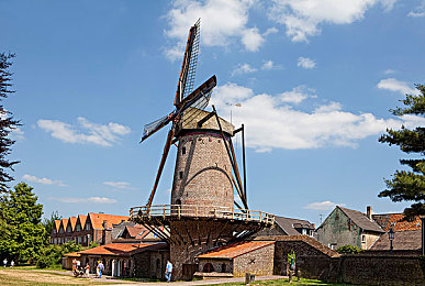 如何下载黄色应用:极速梦想自由改装,都市狂飙征服赛道之王-2