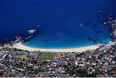 李梓熙香港摄影师合作作品：极限竞速地平线联动港风摄影，霓虹滤镜与香港赛道正式上线-3