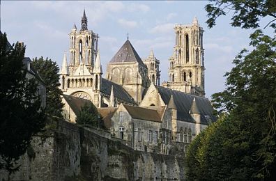 女裸软件：《霓虹幻影》深度解析，关键破解程序如何颠覆赛博竞速体验-2