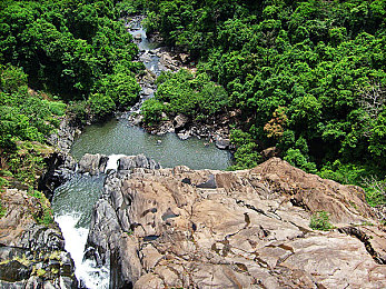 台湾妹中文娱乐网222：霓虹街巷，风驰电掣的湾岸竞速传奇