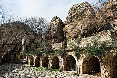 美女没穿衣服软件：霓虹纪元，速度画布，极速幻影中的创意飞驰-2