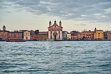 黄色软件网站下载3.0.3免费vivo版大全装扮20：霓虹街道，改装艺术与极速梦想的终极融合-3