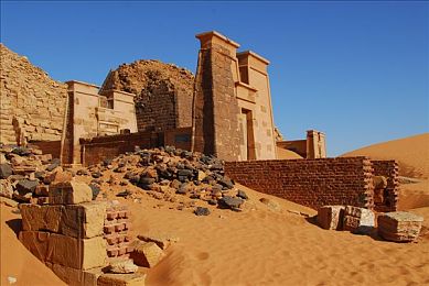 嫩嫩的一线天XXX馒头：在险峻峰峦间驾驭疾风与重力的艺术-2