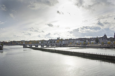 美女都不穿软件：驾驭机械之心，体验拟真赛车的极致美学