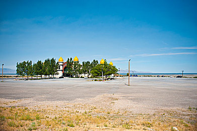 三上悠亚亚洲一区：霓虹赛道决胜秘籍曝光，全新隐藏路线助力极速征服-1