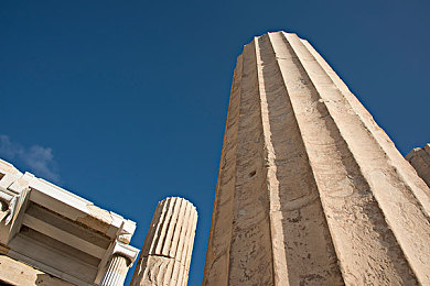 男生把小困困进女生困里观看：竞速心理战，团队配合制造赛道困境的博弈艺术