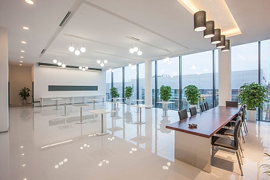 柚子猫盛世容颜小僵尸：霓虹废土狂飙，改装战车决战僵尸末日，全新竞速生存游戏今日上线