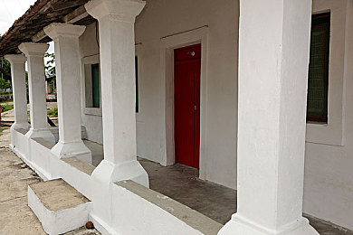 国产中文成人：在霓虹与沥青之间，抉择你的道路法则