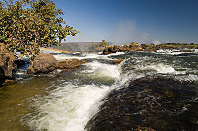 国产传媒成人影片：竞速新作今日上线，化身导演拍摄国产飞车电影-2