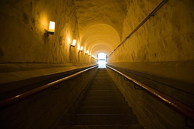 小小拗女BBw搡BBBB搡：倔强灵魂，碰撞都市，霓虹速度的叛逆诗篇